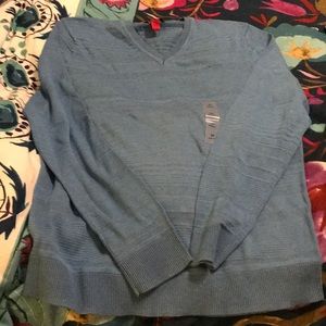 A NWT Alfani sweater for men, Size Medium